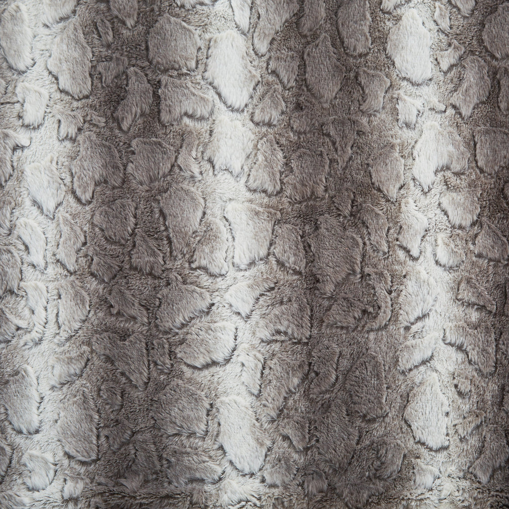 Tache Silver Snow Giraffe Faux Fur Throw Blanket (DY16)