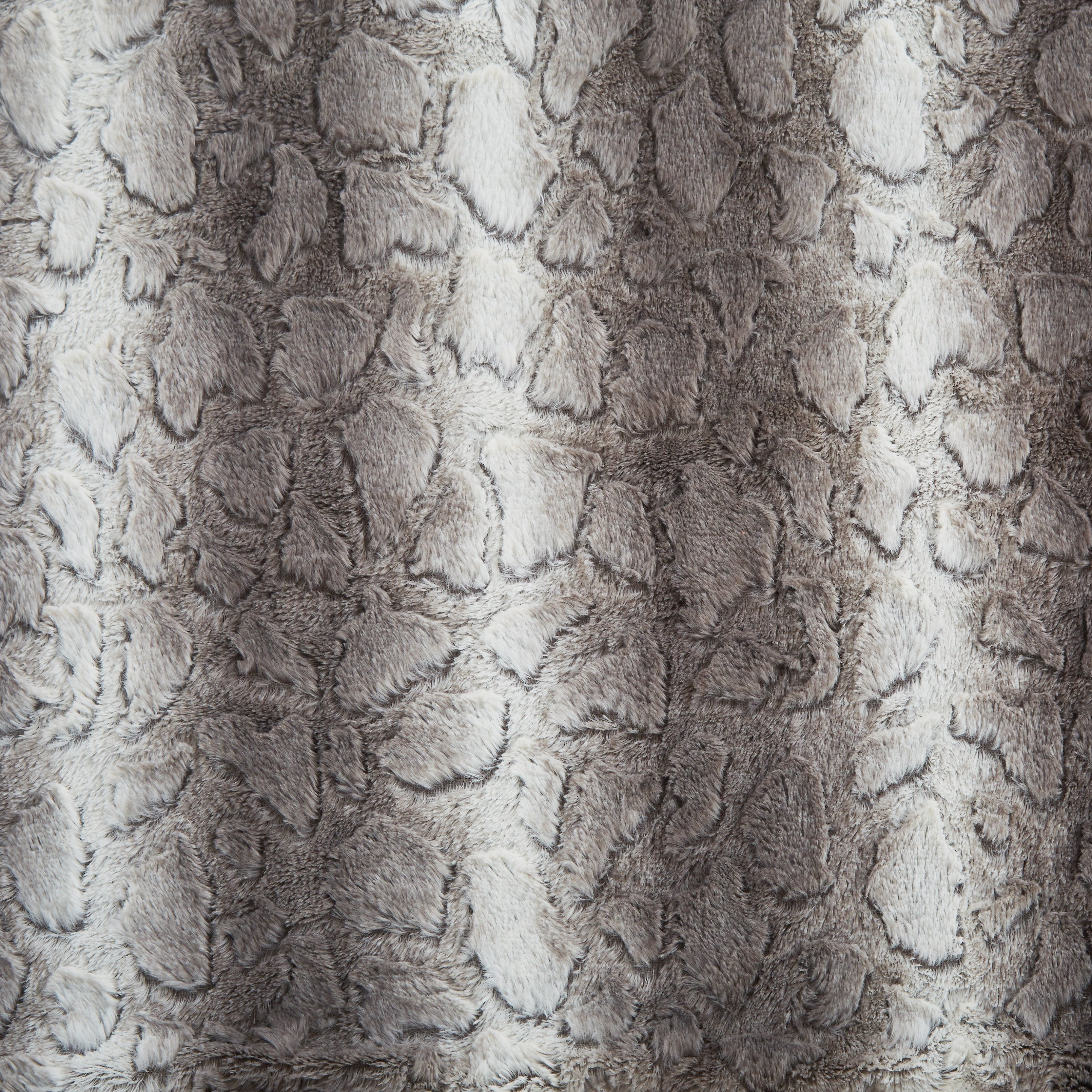 Tache Silver Snow Giraffe Faux Fur Throw Blanket (DY16)